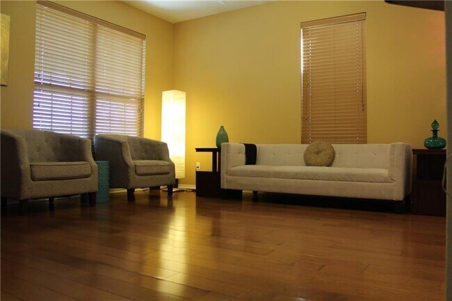 Building Photo - 1310 W Parmer Ln