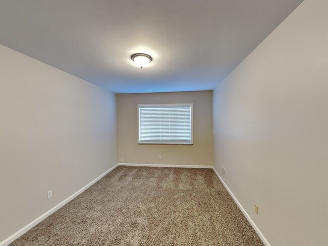 Building Photo - 390 Kohl St