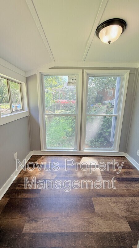 Building Photo - 223 Waddell St