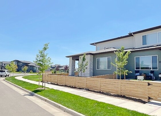 Building Photo - 5795 Champlain Dr