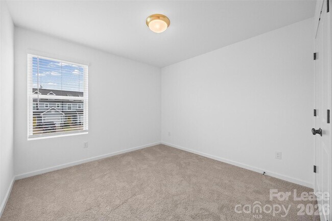 Building Photo - 328 Drawbar Dr