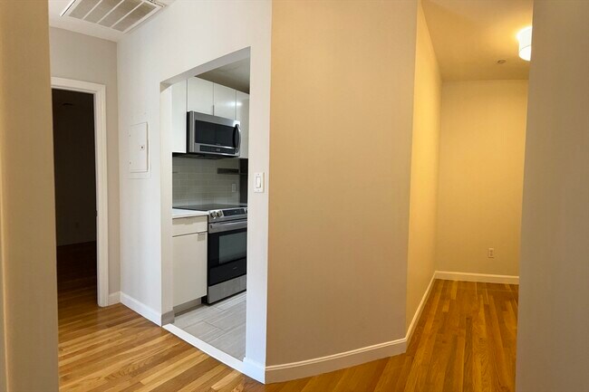 Building Photo - 75 Clarendon St