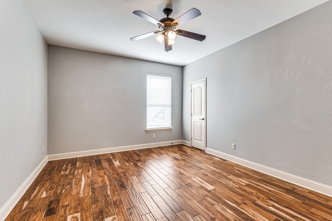 Building Photo - 2712 Merida Ave