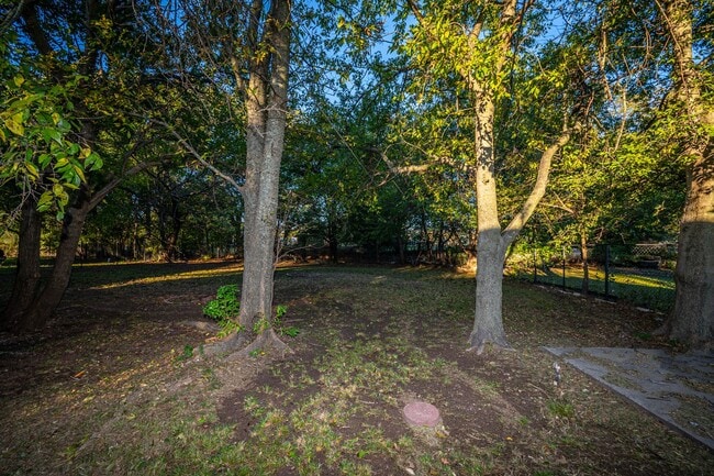 Building Photo - 3 BEDROOM 1 BATHROOM BRICK HOME FOR RENT!