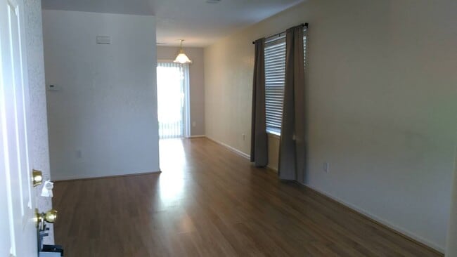 Building Photo - Nice 2 Story Townhome with Attached Garage...