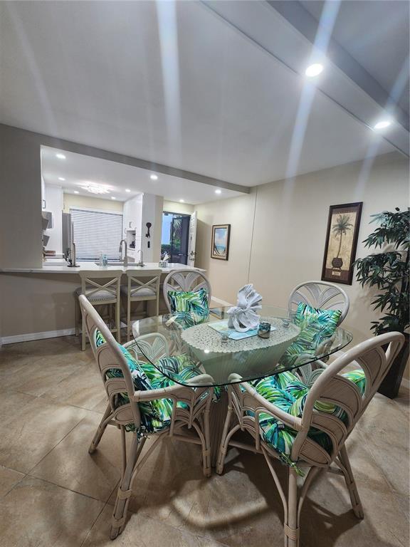 Building Photo - 6361 Bahia Del Mar Blvd S