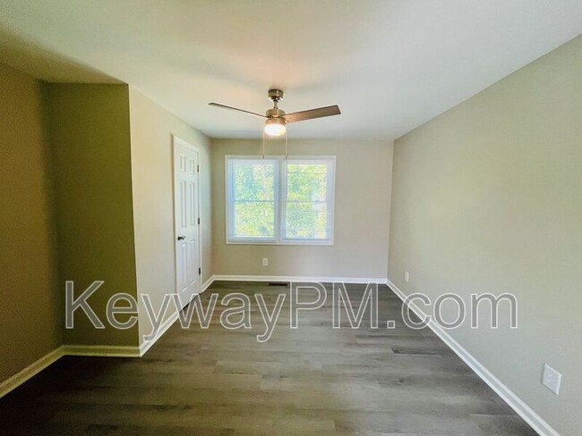 Building Photo - 304 Crystal Lake Dr