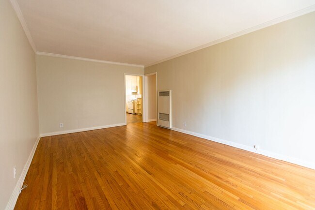 Interior Photo - 410 Veteran Avenue