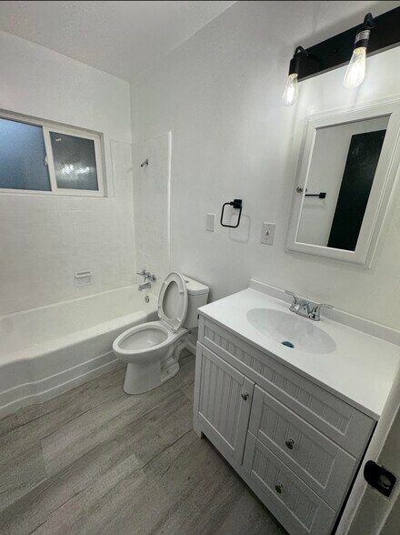 Building Photo - 449 S Pampas Ave