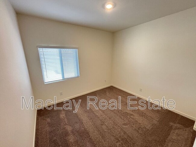 Building Photo - 675 N Crowned Dove Trail
