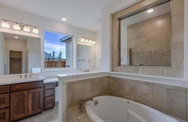 Building Photo - Beautiful Home 4BED/3BATH house for lease, located down the street from the Historic Gruene