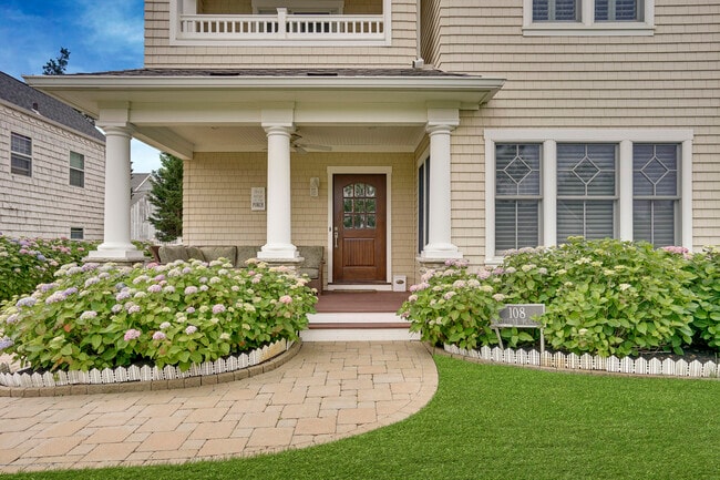 Building Photo - 108 Neptune Pl