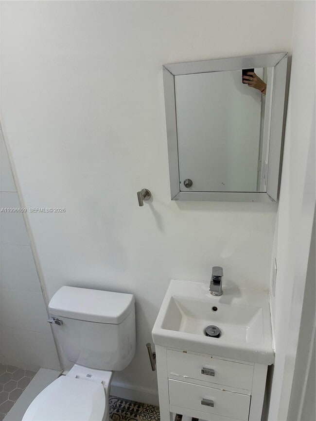 Building Photo - 2352 SW 5th St