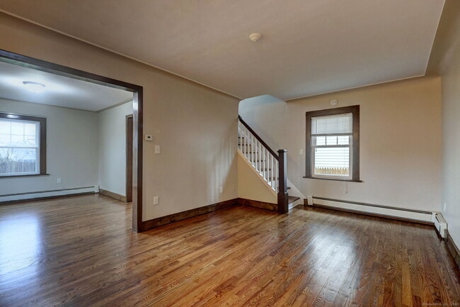Building Photo - 18 Cowles St