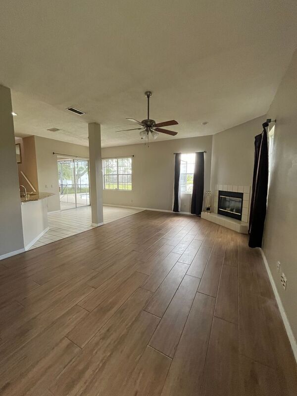 Building Photo - 3708 Molona Dr