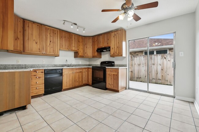 Building Photo - 904 St Julien Dr