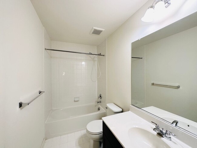 Building Photo - TOWNHOME AVAILABLE IN BALTIMORE CITY