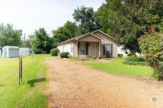 Building Photo - 1703 Sharpe Ave