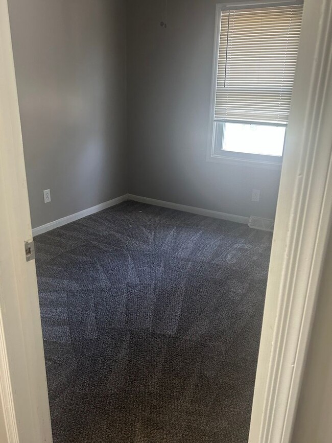 Building Photo - AVAILABLE NOW! Beautiful 3 Bedroom Home in...