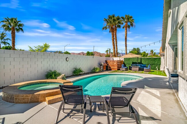 Building Photo - 79535 Dandelion Dr