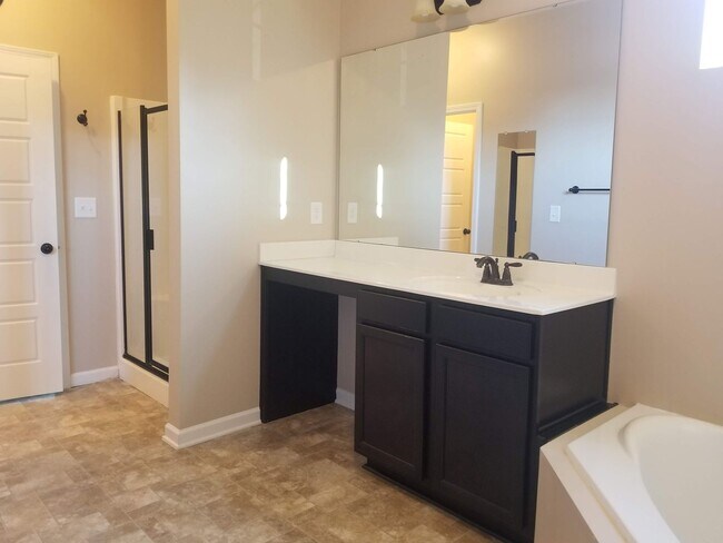 Building Photo - Large 4 Bedroom Home in Towne Pointe! Showings Coming Soon!!!