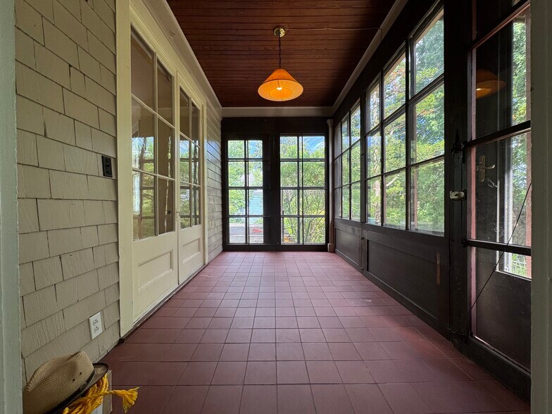 Building Photo - 608 Ackerman Ave
