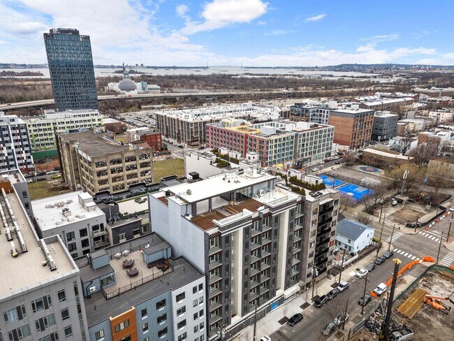 Building Photo - 412 WHITON St