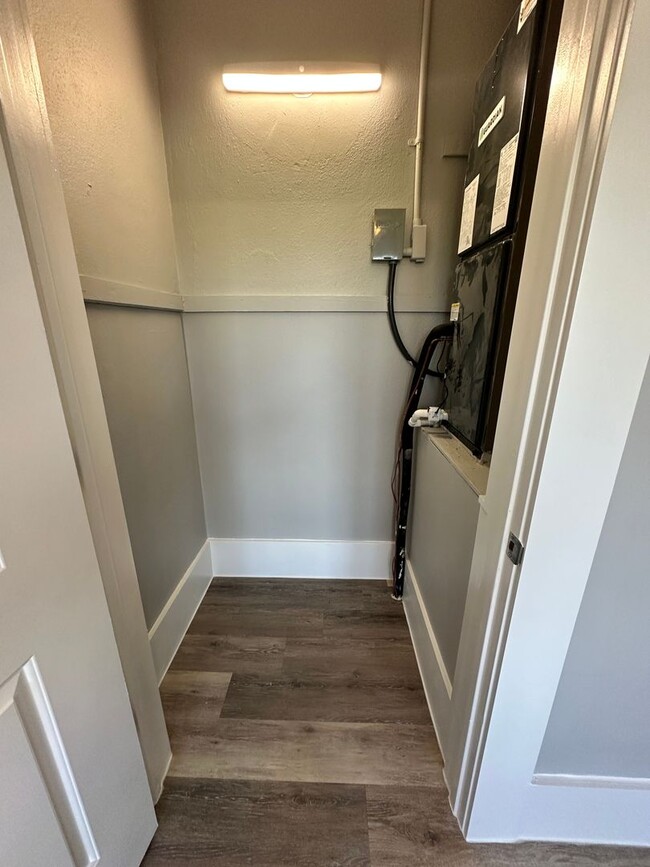 Building Photo - Newly Renovated 1 Bed 1 Bath Leesburg