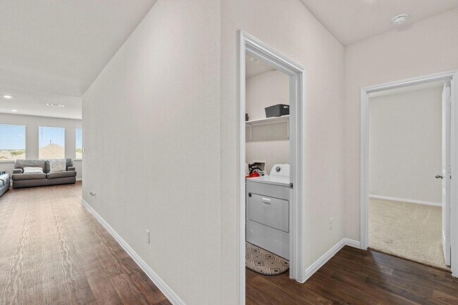 Building Photo - 381 Evergreen Sumac Lp