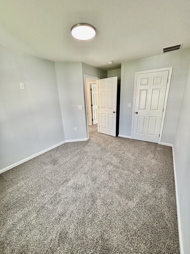 Building Photo - 104 Ida Marie Dr