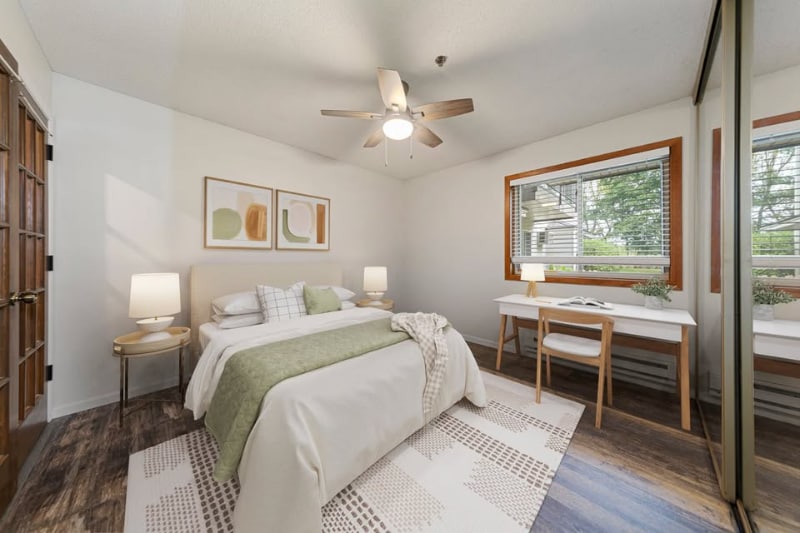 Building Photo - 2100 Ridge Dr