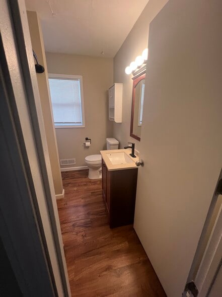 Building Photo - 607 38th Ave NE