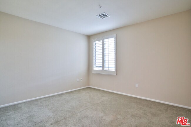 Building Photo - 6400 Crescent Park E