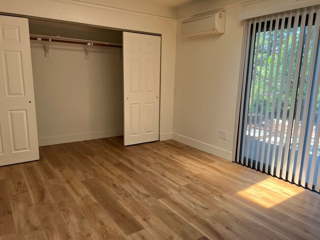Building Photo - Great 1 bedroom 1 bathroom cottage on wood...