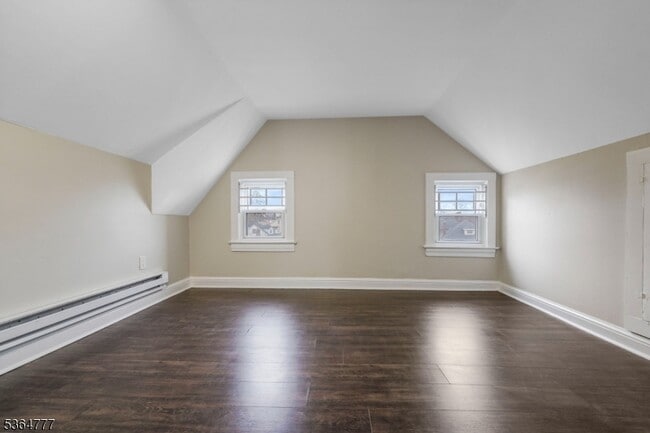 Building Photo - 656 Park Ave