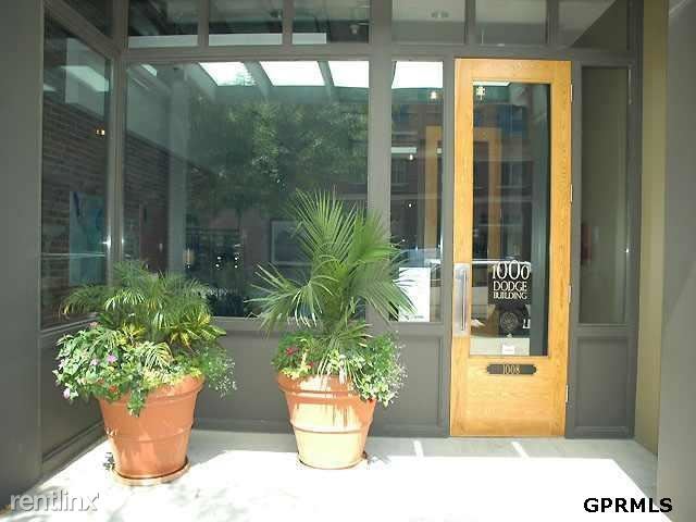 Building Photo - 1008 Dodge St