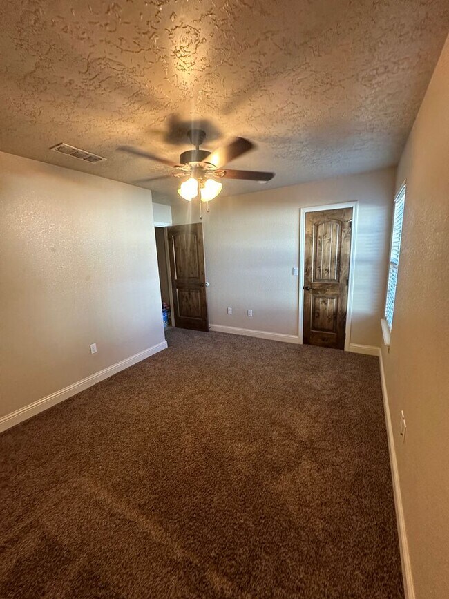 Building Photo - Stunning 4 Bed Home! 3 Car garage ! Mesa School District!