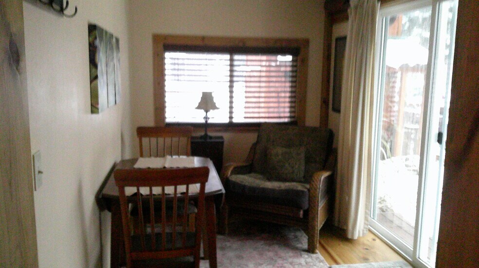 Building Photo - 1009 Alder St