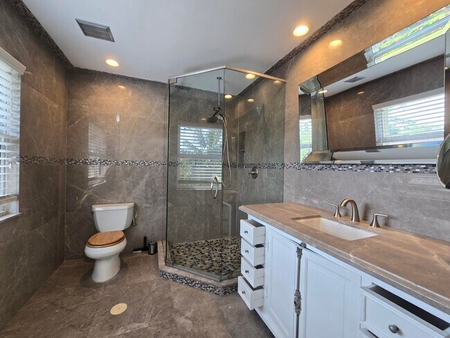 Building Photo - 1106 Staghorn St
