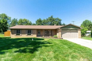 Building Photo - 10032 Shadyhill Ln