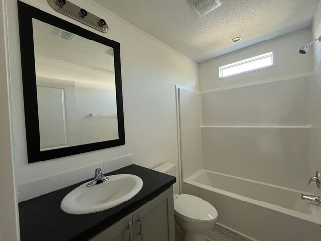 Building Photo - 18 Eland Dr