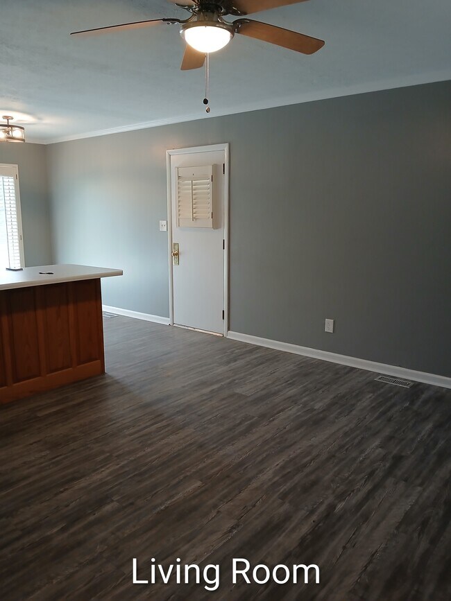 Building Photo - 140 Horseshoe Dr