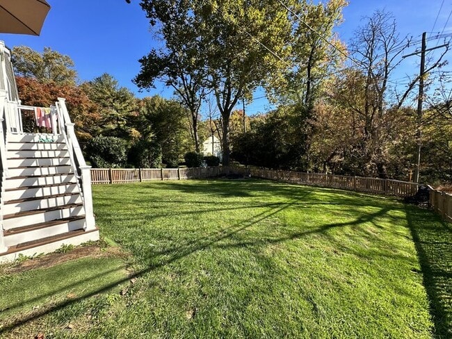 Building Photo - 10523 Howard Ave