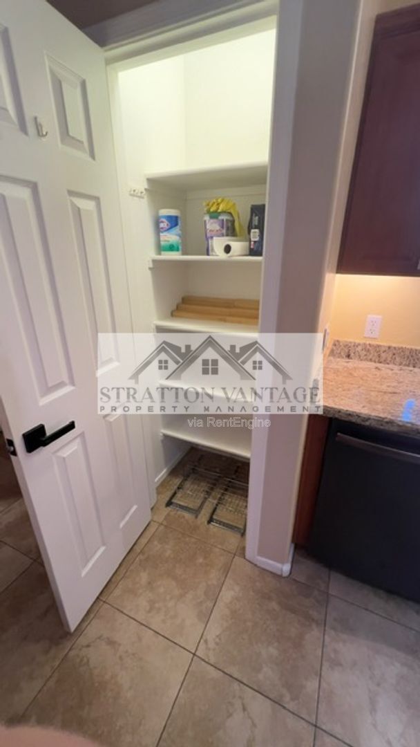 Building Photo - 1351 N Pleasant Dr