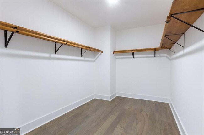 Building Photo - 2749 Memorial Dr SE