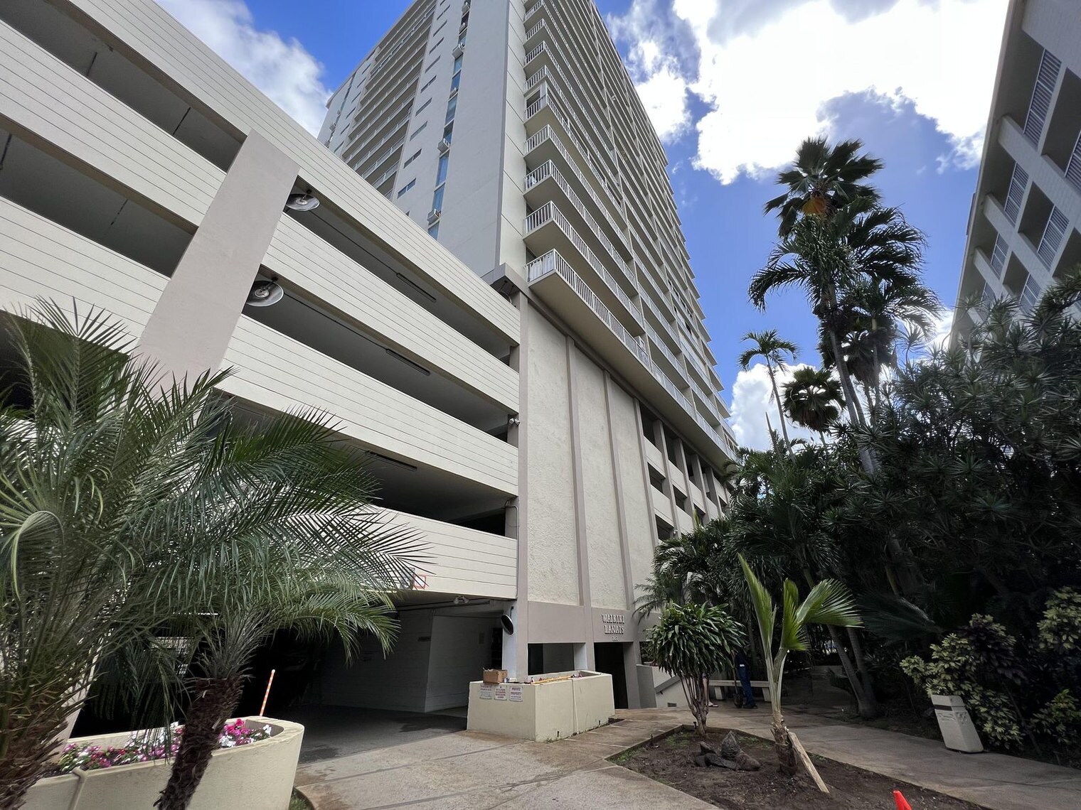 Building Photo - 2452 Tusitala St