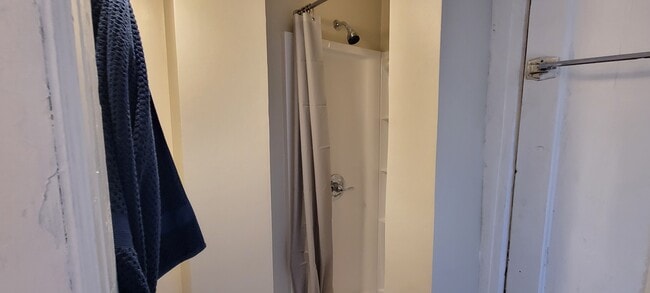 Building Photo - 628 25th St