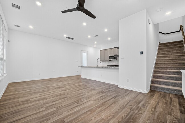 Building Photo - 4743 Glen Isle Dr