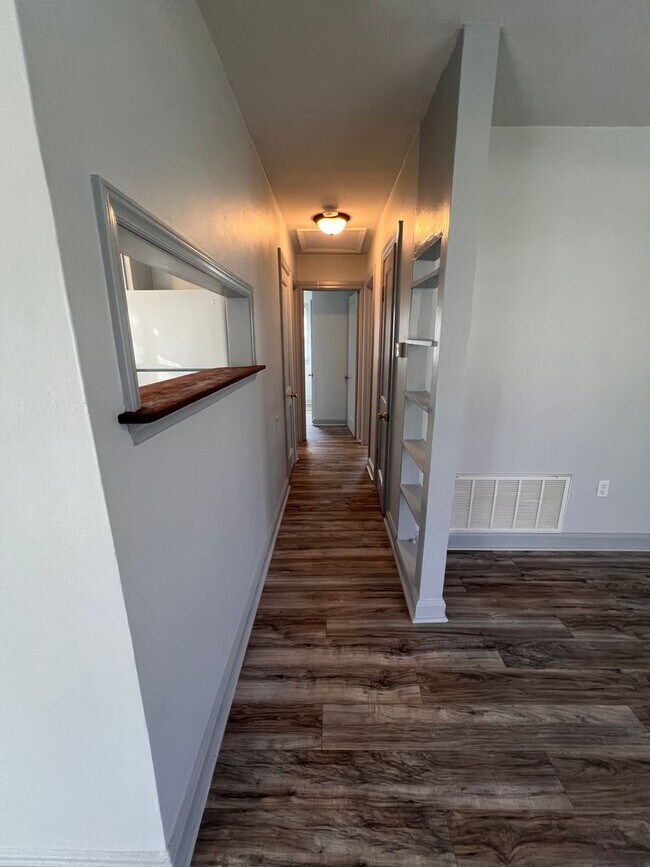 Building Photo - 109 Sharyn Ln