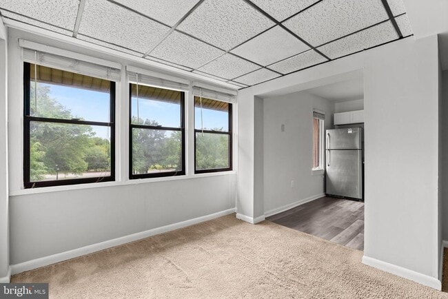 Building Photo - 9651 White Acre Rd